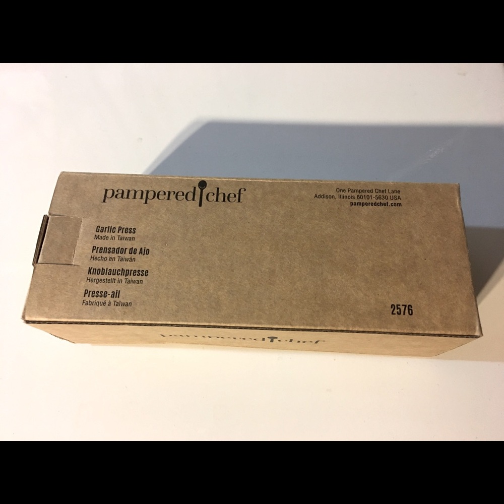 Pampered Chef - Garlic Press New